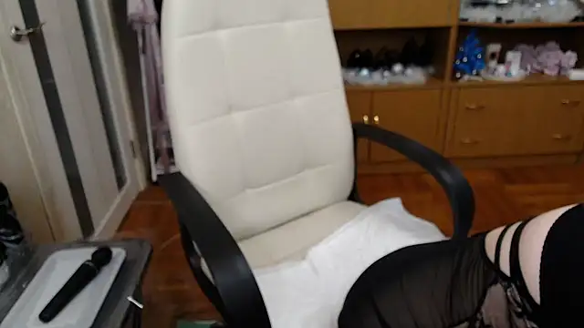 Snapshot of Mika_Passion chatting on 12.29.24 Mika Passion online show from 12.29.24