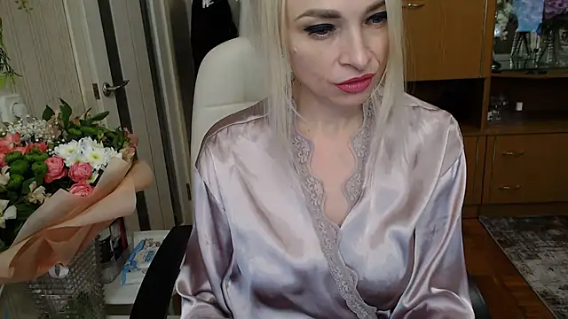 Snapshot of Mika_Passion chatting on 02.15.25 Mika Passion online show from 02.15.25