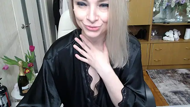 Snapshot of Mika_Passion chatting on 03.07.25 Mika Passion online show from 03.07.25