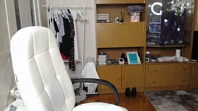 Snapshot of Mika_Passion chatting on 10.11.25 Mika Passion online show from 10.11.25