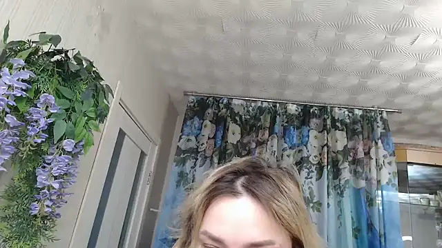 Snapshot of Mika_Passion chatting on 12.15.25 Mika Passion online show from 12.15.25