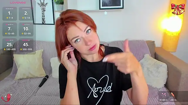 Snapshot of Creamy_Lissa chatting on 09.18.25 Creamy Lissa online show from 09.18.25