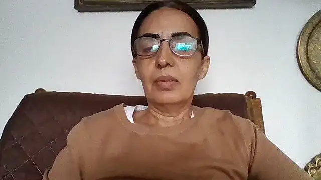 Snapshot of silla chatting on 11.19.25 silla online show from 11.19.25