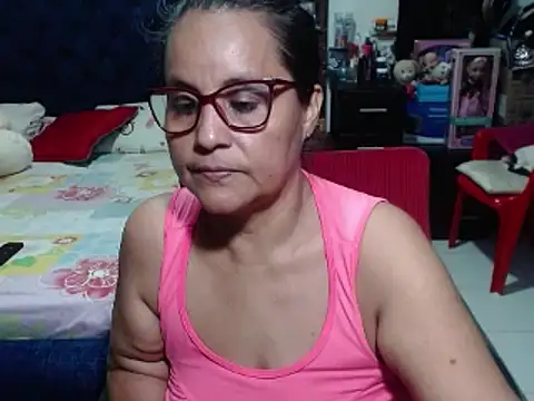 Snapshot of pervert_mommy_ chatting on 01.26.25 pervert mommy online show from 01.26.25