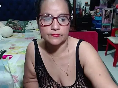 Snapshot of pervert_mommy_ chatting on 02.04.25 pervert mommy online show from 02.04.25