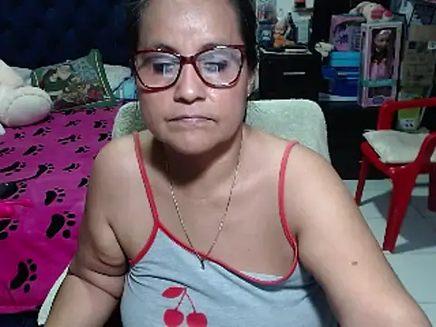 Snapshot of pervert_mommy_ chatting on 02.18.25 pervert mommy online show from 02.18.25