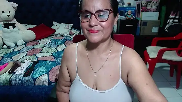 Snapshot of pervert_mommy_ chatting on 03.17.25 pervert mommy online show from 03.17.25