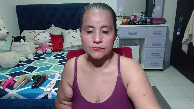 Snapshot of pervert_mommy_ chatting on 10.08.25 pervert mommy online show from 10.08.25