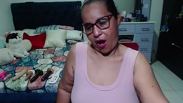 Snapshot of pervert_mommy_ chatting on 10.20.25 pervert mommy online show from 10.20.25