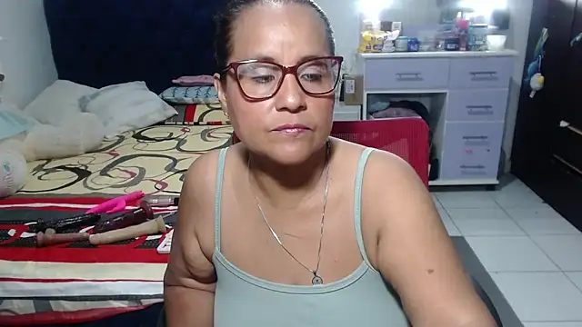 Snapshot of pervert_mommy_ chatting on 04.29.26 pervert mommy online show from 04.29.26
