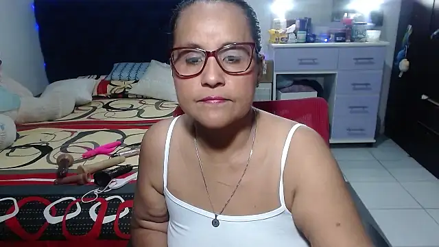 Snapshot of pervert_mommy_ chatting on 04.30.26 pervert mommy online show from 04.30.26