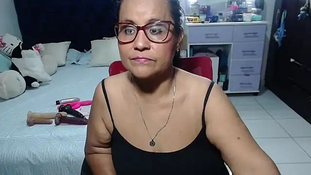 Snapshot of pervert_mommy_ chatting on 05.15.26 pervert mommy online show from 05.15.26