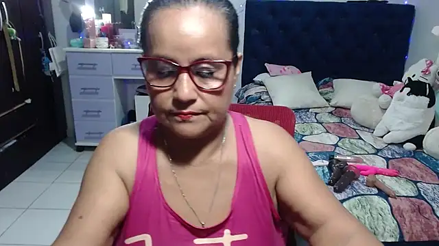Snapshot of pervert_mommy_ chatting on 06.03.26 pervert mommy online show from 06.03.26