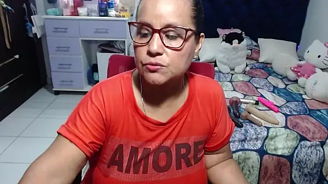 Snapshot of pervert_mommy_ chatting on 06.06.26 pervert mommy online show from 06.06.26