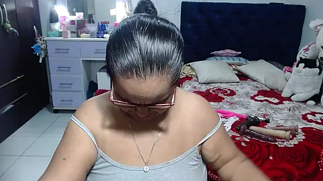 Snapshot of pervert_mommy_ chatting on 06.16.26 pervert mommy online show from 06.16.26