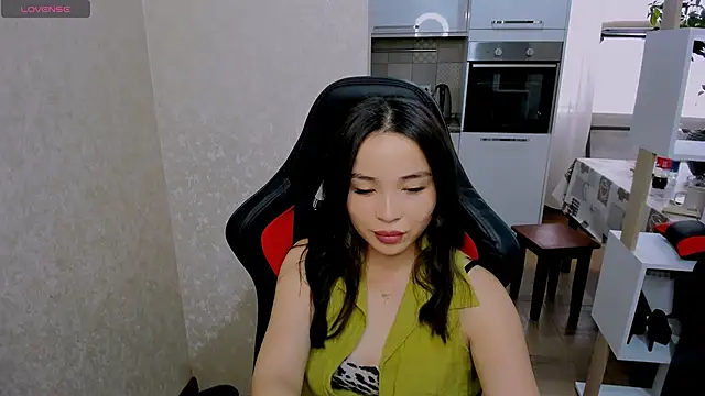 Snapshot of AyaMoon chatting on 09.26.25 AyaMoon online show from 09.26.25