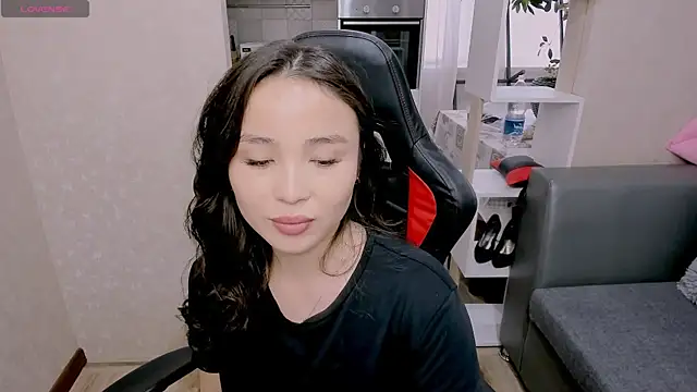 Snapshot of AyaMoon chatting on 10.02.25 AyaMoon online show from 10.02.25