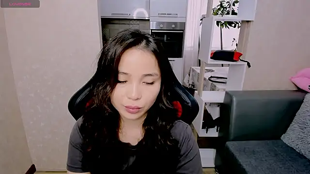 Snapshot of AyaMoon chatting on 10.10.25 AyaMoon online show from 10.10.25