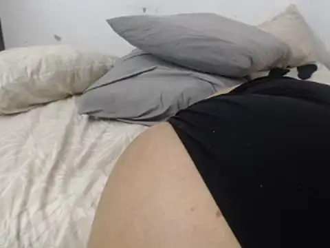 Snapshot of XHotJuicyBootyXX chatting on 01.24.25 XHotJuicyBootyXX online show from 01.24.25