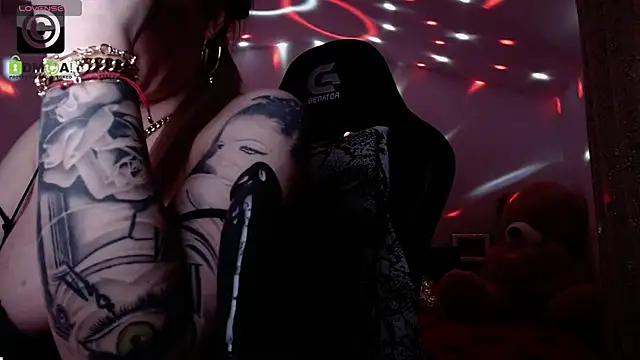 Snapshot of SonyaDevon chatting on 01.03.25 SonyaDevon online show from 01.03.25