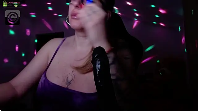 Snapshot of SonyaDevon chatting on 01.08.25 SonyaDevon online show from 01.08.25