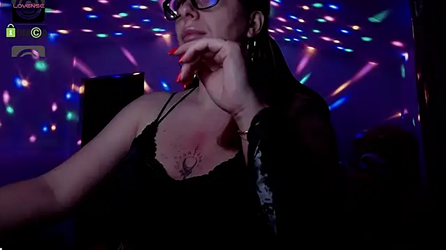 Snapshot of SonyaDevon chatting on 01.11.25 SonyaDevon online show from 01.11.25