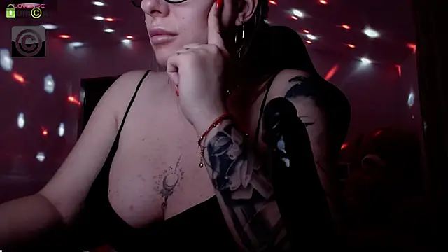 Snapshot of SonyaDevon chatting on 01.14.25 SonyaDevon online show from 01.14.25