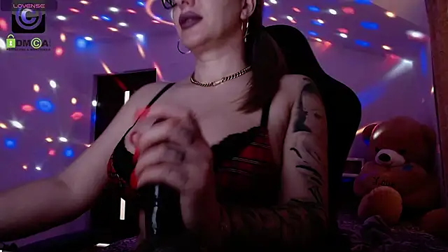 Snapshot of SonyaDevon chatting on 01.26.25 SonyaDevon online show from 01.26.25