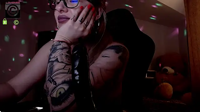 Snapshot of SonyaDevon chatting on 01.28.25 SonyaDevon online show from 01.28.25