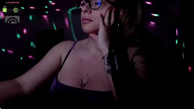 Snapshot of SonyaDevon chatting on 01.30.25 SonyaDevon online show from 01.30.25