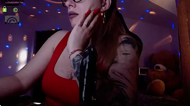 Snapshot of SonyaDevon chatting on 02.11.25 SonyaDevon online show from 02.11.25