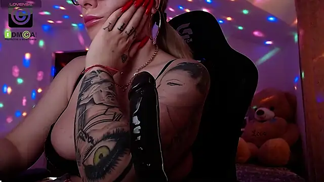 Snapshot of SonyaDevon chatting on 02.27.25 SonyaDevon online show from 02.27.25