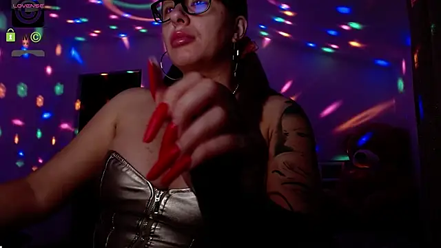 Snapshot of SonyaDevon chatting on 03.10.25 SonyaDevon online show from 03.10.25