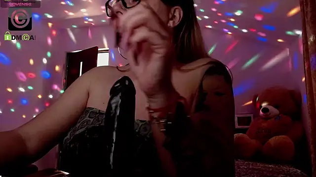 Snapshot of SonyaDevon chatting on 03.20.25 SonyaDevon online show from 03.20.25