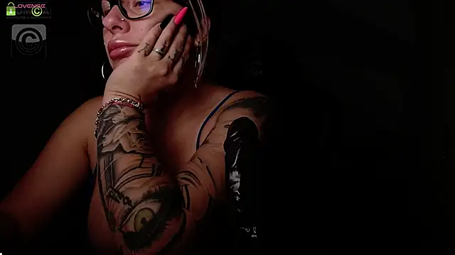 Snapshot of SonyaDevon chatting on 09.30.25 SonyaDevon online show from 09.30.25