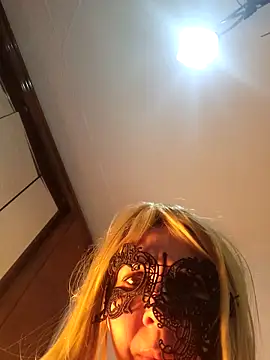 LAURAFOCOSA online show from 02.15.25