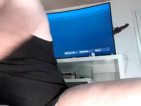 Snapshot of AquaMenn chatting on 09.18.25 AquaMenn online show from 09.18.25