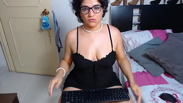 GlendaStarx online show from 02.13.25