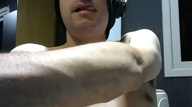 Snapshot of gauchors20 chatting on 01.05.25 gauchors20 online show from 01.05.25