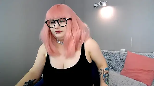 Estheri online show from 03.21.25