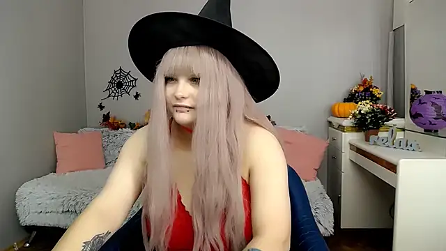 Estheri online show from 10.31.25