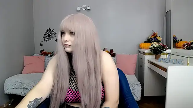 Estheri online show from 11.04.25