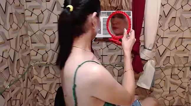 Snapshot of tshugecumxxx chatting on 12.24.24 tshugecumxxx online show from 12.24.24