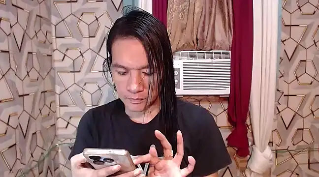 Snapshot of tshugecumxxx chatting on 01.11.25 tshugecumxxx online show from 01.11.25