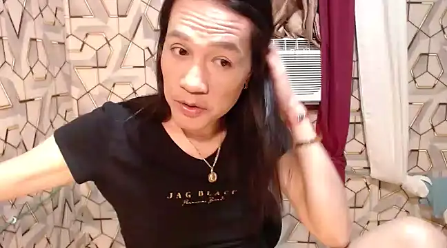 Snapshot of tshugecumxxx chatting on 02.17.25 tshugecumxxx online show from 02.17.25