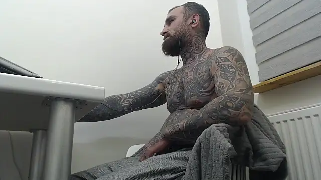 Snapshot of master4bitch24 chatting on 11.09.25 master4bitch24 online show from 11.09.25