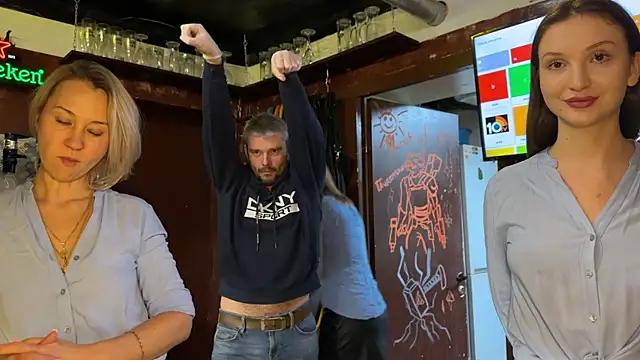 Snapshot of dirtypub chatting on 11.15.25 dirtypub online show from 11.15.25