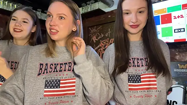 Snapshot of dirtypub chatting on 12.21.25 dirtypub online show from 12.21.25