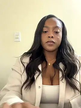 Snapshot of Emma_jonness chatting on 11.05.25 Emma jonness online show from 11.05.25