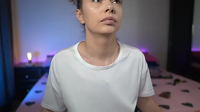 Snapshot of TiffanyPierce chatting on 11.25.25 TiffanyPierce online show from 11.25.25